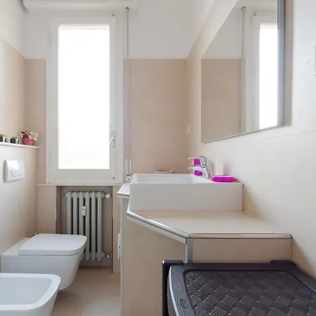 Bright&cozy C5 Fiera Apartment *
